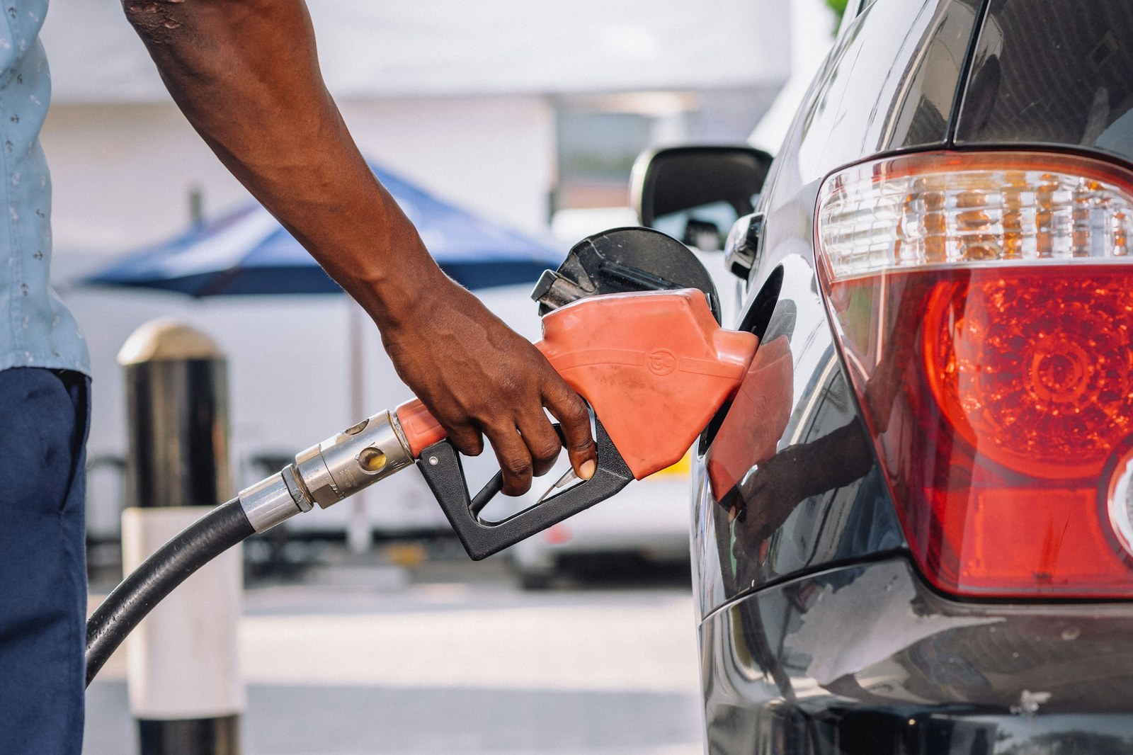 fill up、prepay、fuel surcharge：油价创同期新高，去美国订机票、租车、加油的英语